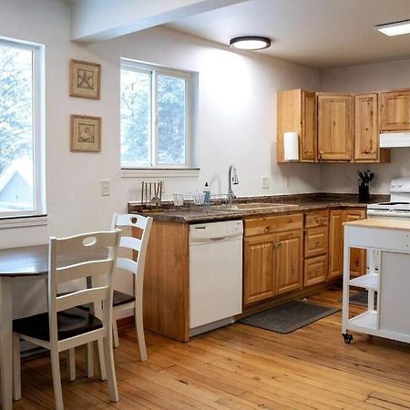 Ocean And Mountain View Home, Near Downtown Джуно Екстериор снимка