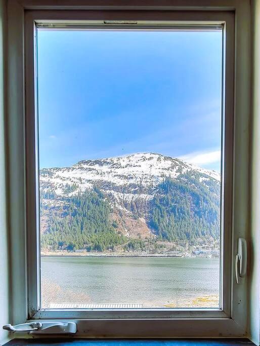 Ocean And Mountain View Home, Near Downtown Джуно Екстериор снимка