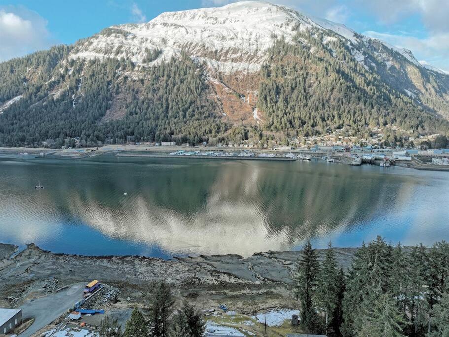 Ocean And Mountain View Home, Near Downtown Джуно Екстериор снимка